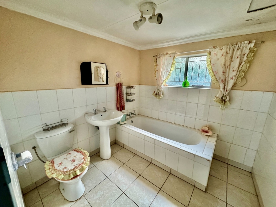 5 Bedroom Property for Sale in Vyfhoek A H North West